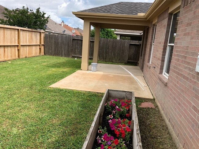 Building Photo - 19615 Hollington Dr