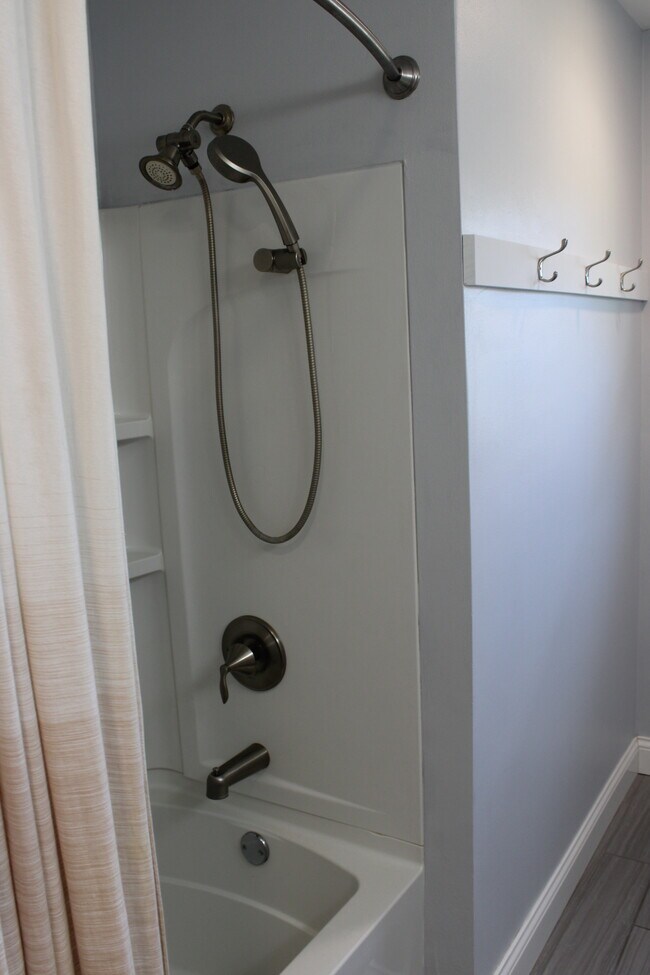 Building Photo - 5039 W Clayton Rd