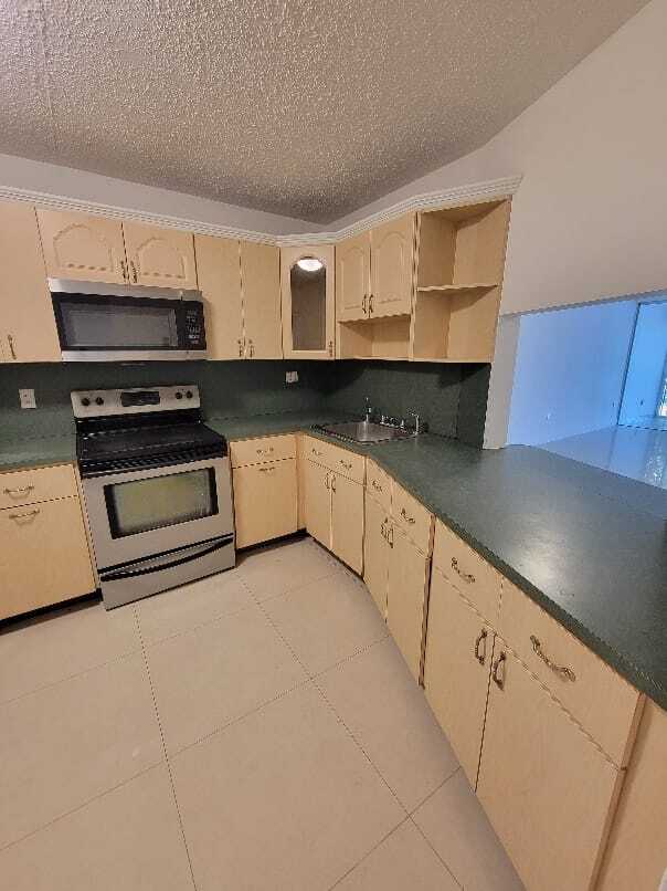 Kitchen - 1670 NE 191st St