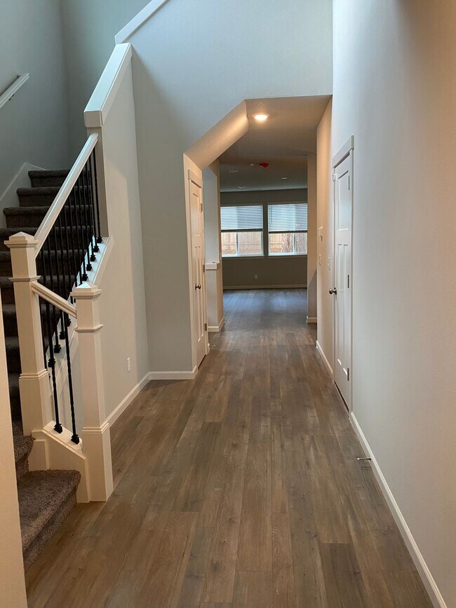 Building Photo - AVAILABLE NOW!!! 4BD/3BA - Pet friendly + Fenced Yard & Washer/Dryer Included - Great South Locat...