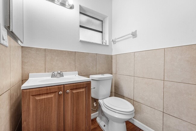 Building Photo - 500 NE 48th St