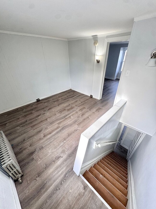 Building Photo - FIVE BEDROOM Home