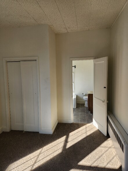 Building Photo - 459 Cherry St