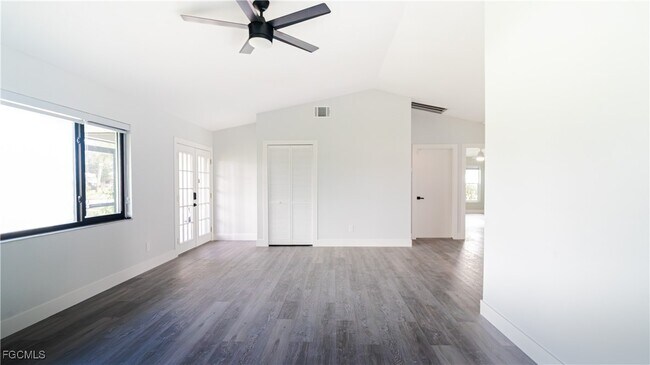 Building Photo - 1702 SE 14th St