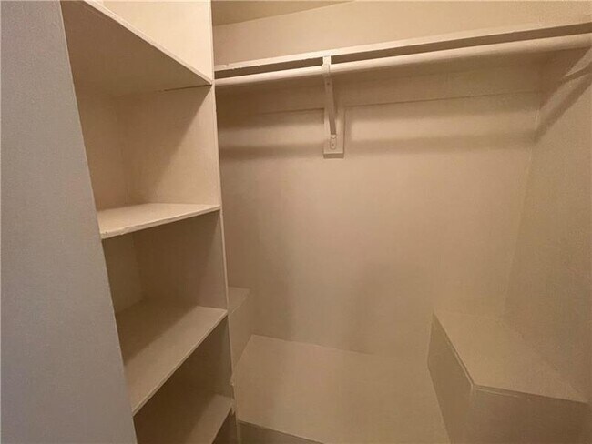 Building Photo - 344 SE 11th Ave