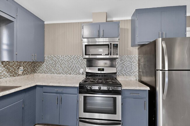 Building Photo - 2104 Hillburn Dr