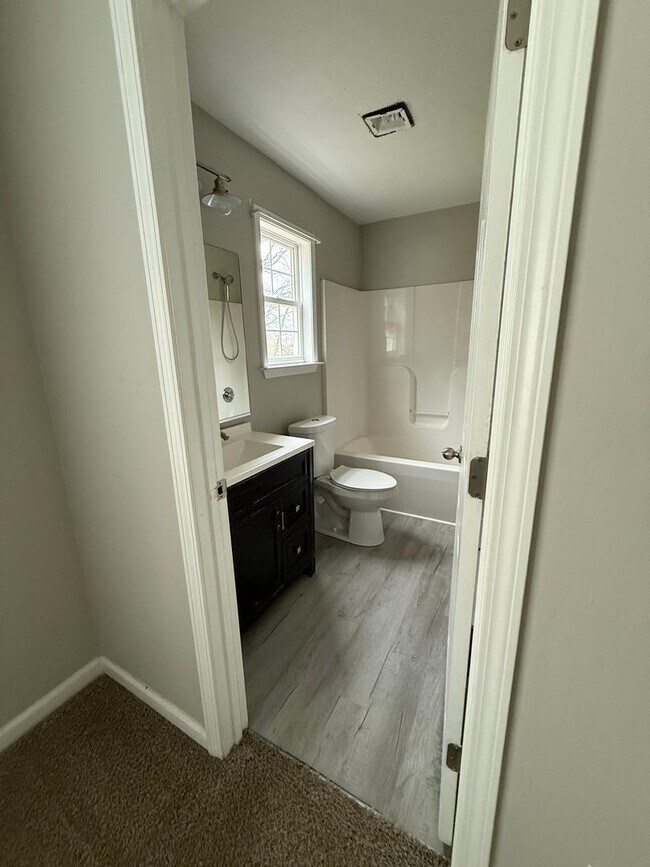 Building Photo - 1822 Holdens Hollow