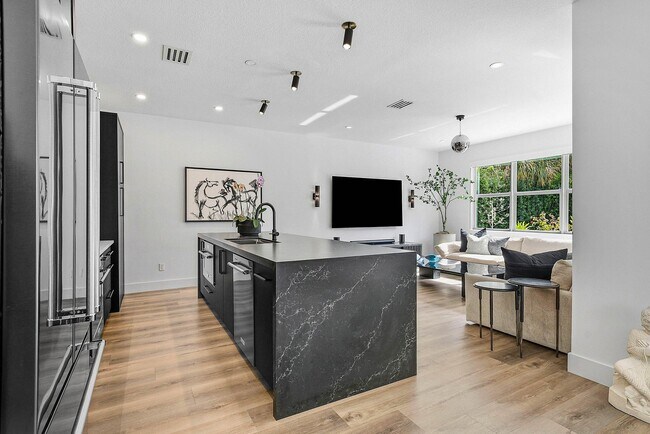 Building Photo - 4310 Buttonwood Dr