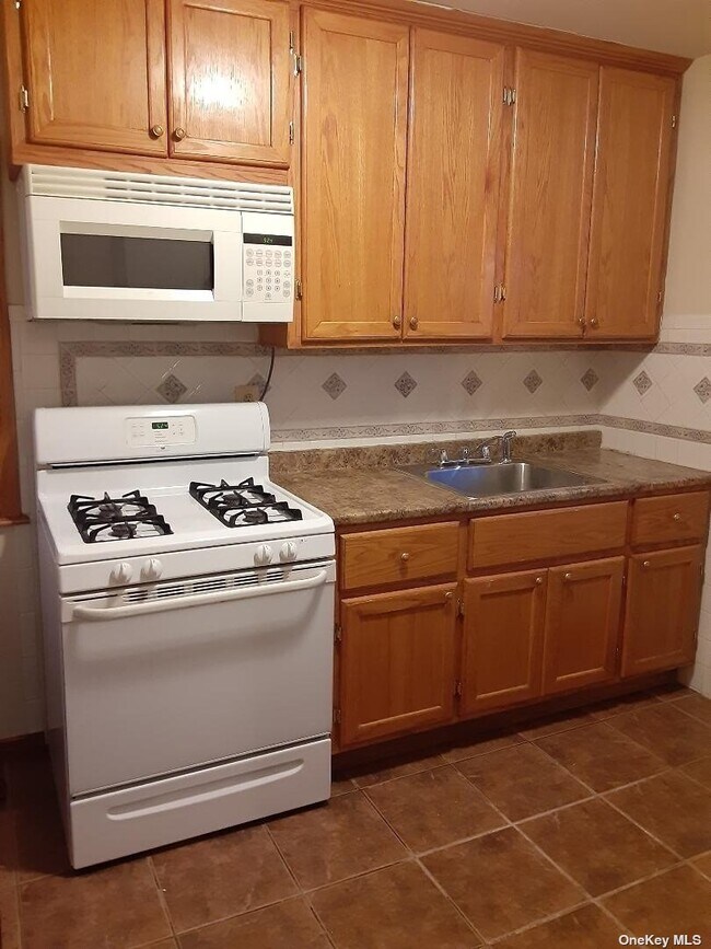 Building Photo - 191-12 109th Rd