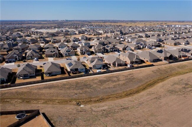 Building Photo - 6825 Leonardo Dr