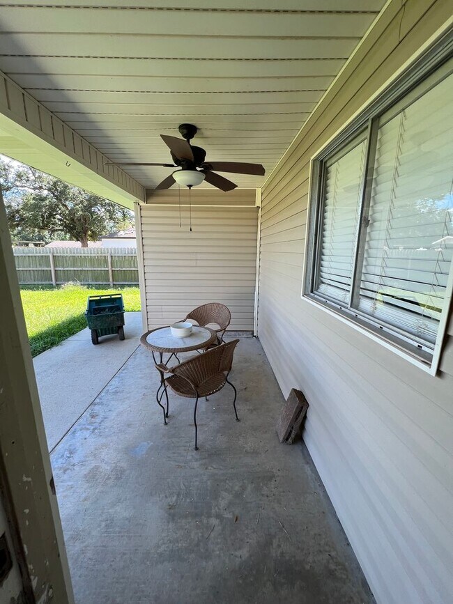 Building Photo - Home for lease