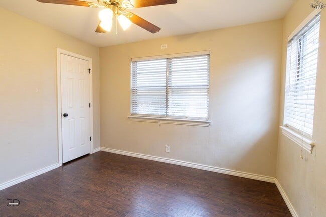 Building Photo - 4646 Sierra Madre Dr