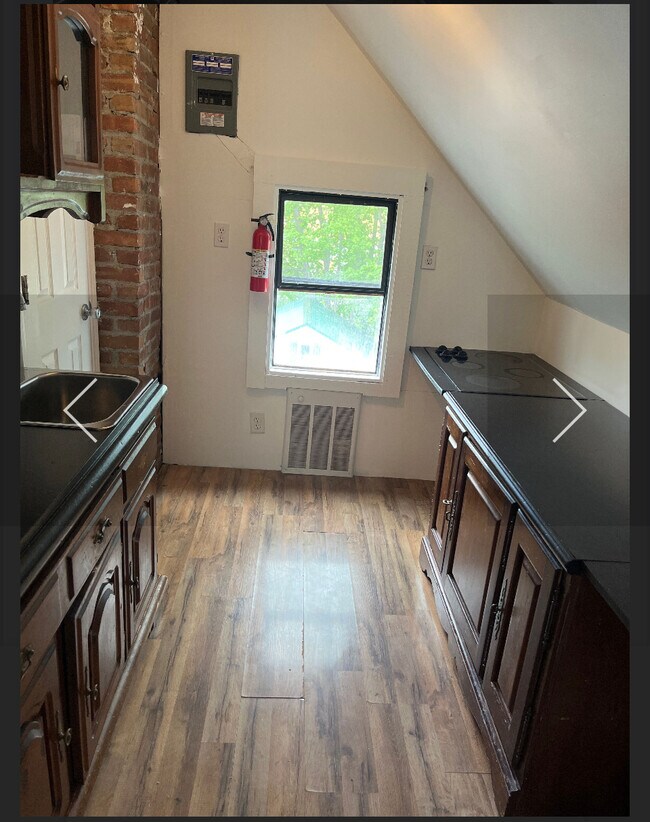 Building Photo - 25 Besch Ave