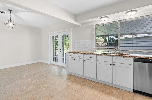 Building Photo - 643 NW Grenada St