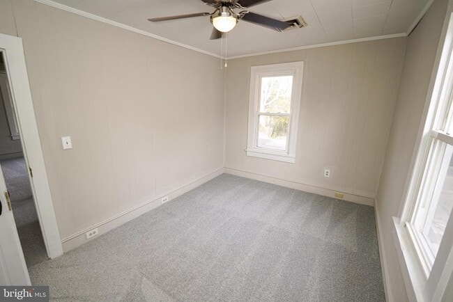 Building Photo - 305 E Pine St