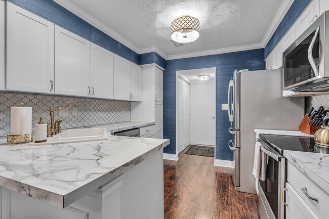 Building Photo - 6450 Bayside N Dr