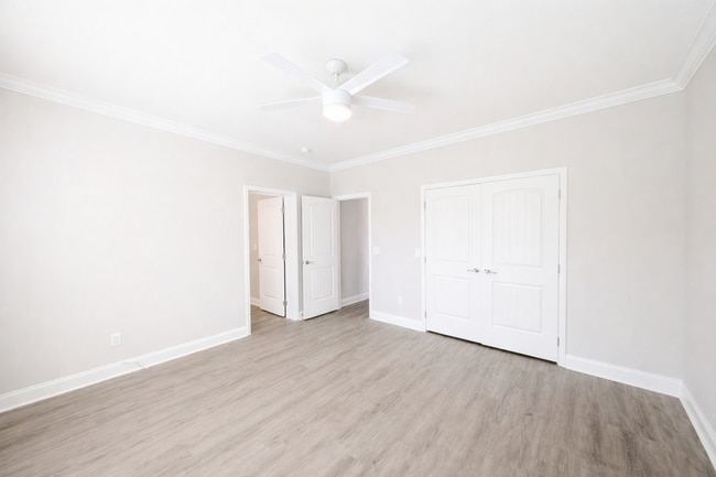 Building Photo - Weaverville Rental!