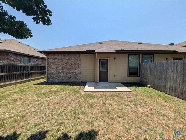 Building Photo - 660 Creekside Cir