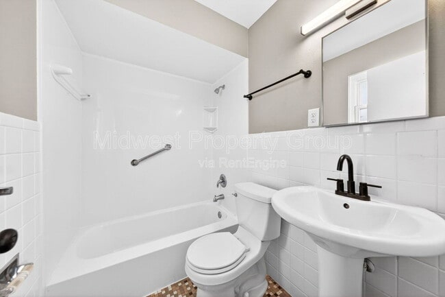 Building Photo - 1810 Swallow Ln