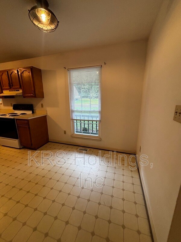Building Photo - 3320 Pinecrest Cir