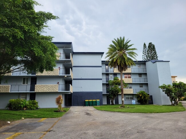 Building Photo - 5275 NW 10th Ct