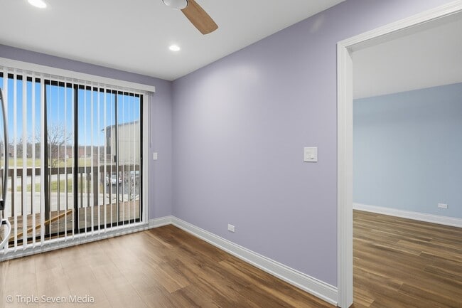 Building Photo - 777 E Golfview Dr