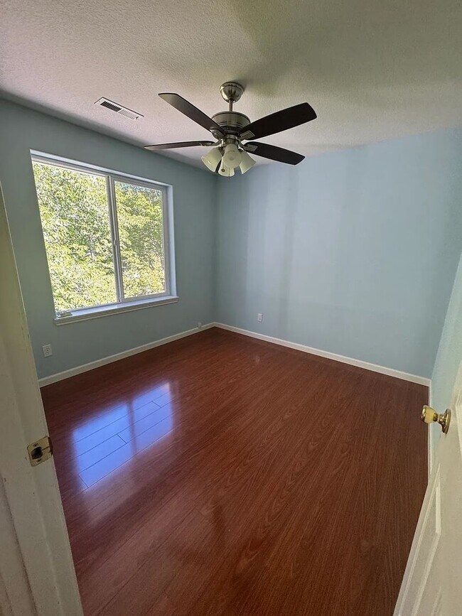 Building Photo - Hillsboro Living at Its Best 3bed/ 2.5 Bat...