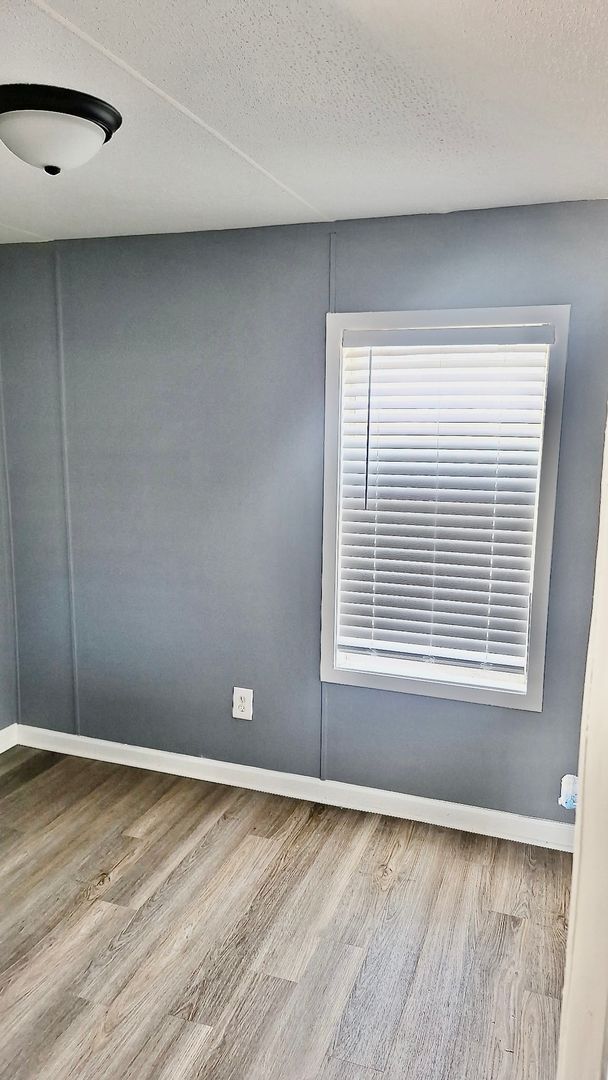 Building Photo - PCB Rental 2 BR / 1 BA - Convenient to it ...