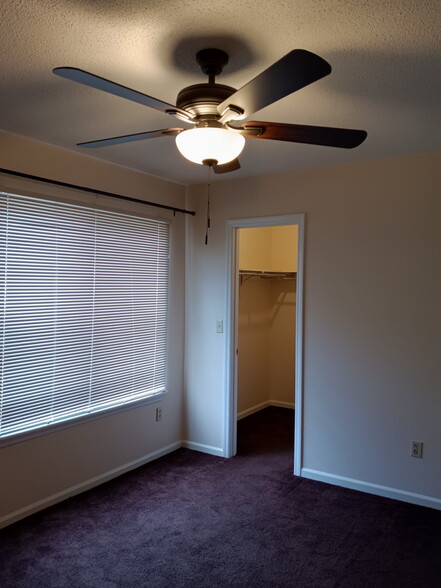 Second bedroom with walk in closet - 4725 Bayfield Dr