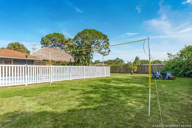 Building Photo - 2550 SE Calais St