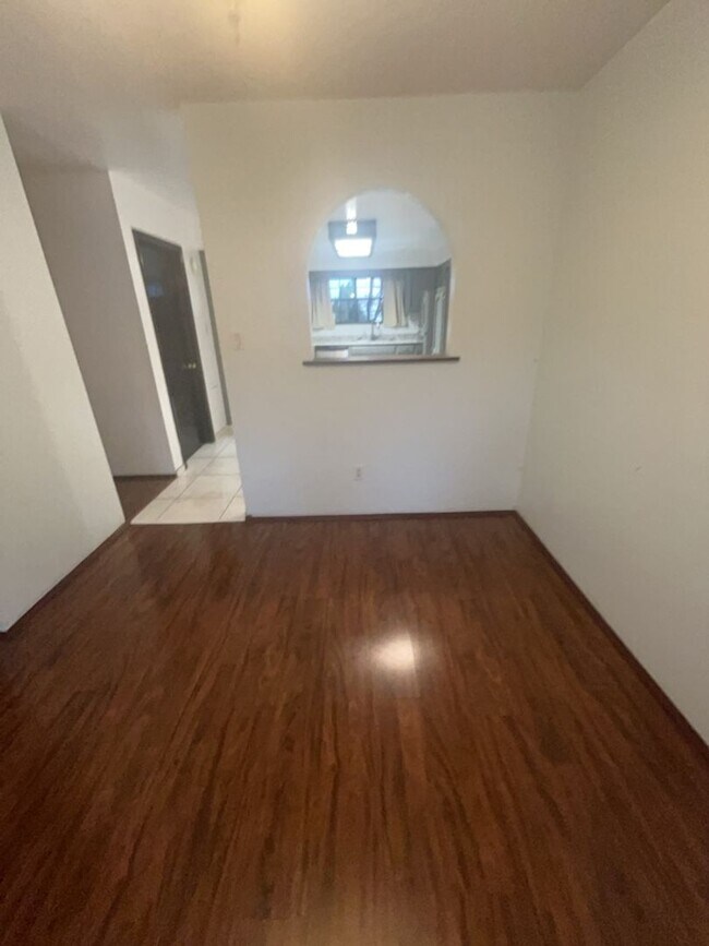 Building Photo - 1052 Monte Largo Dr NE