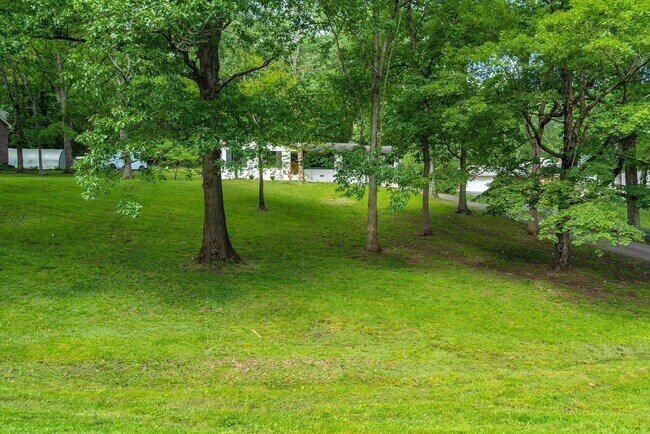 Building Photo - Amazing 3BE/2BA home in the West Meade & H...