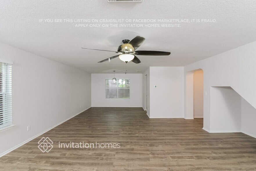 Building Photo - 10622 Manor Creek