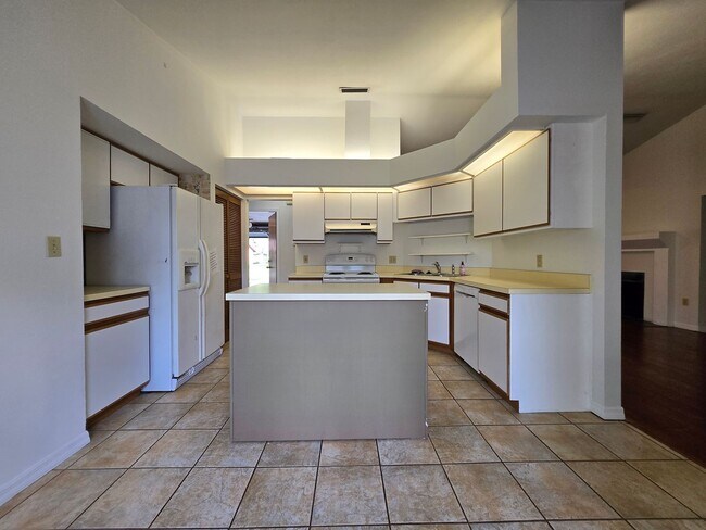 Building Photo - Springtree - Beautiful, spacious home