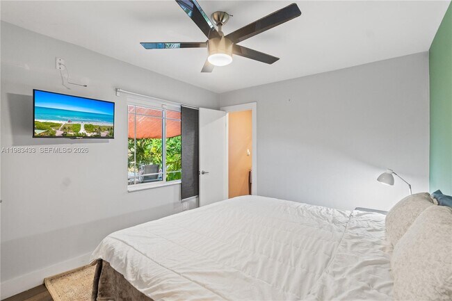 Building Photo - 2447 Wilson St