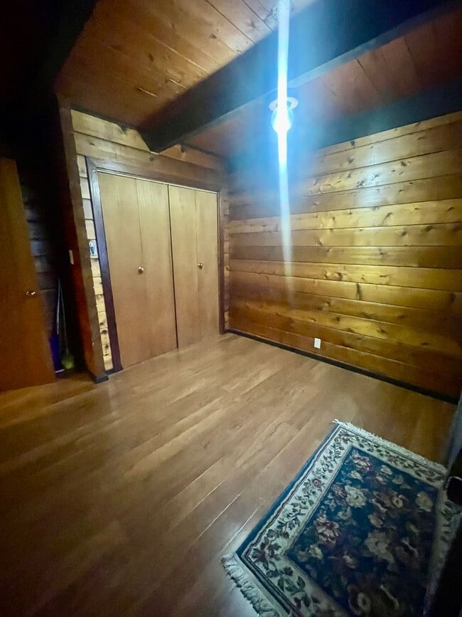 Building Photo - Serene Lakeside escape with direct lake ac...