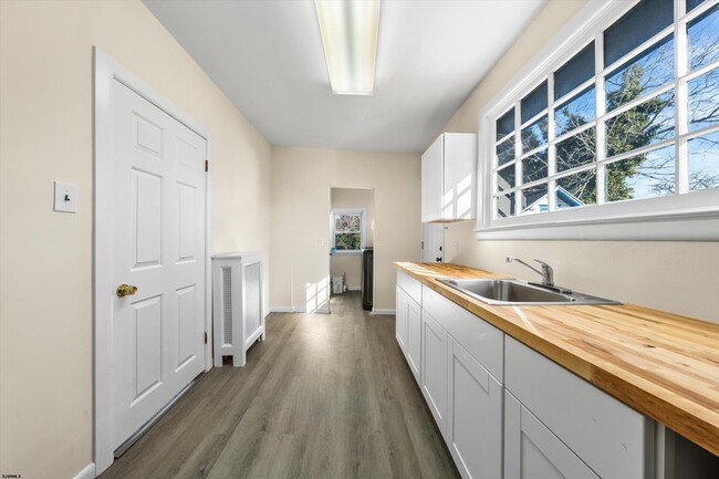 Building Photo - 616 W Ocean Heights Ave