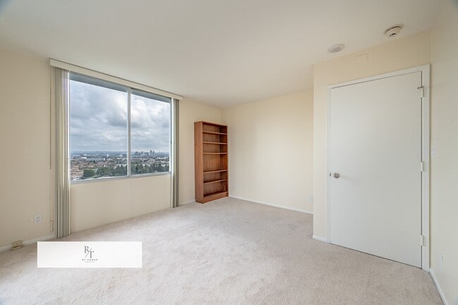 Building Photo - Modern 2-Bedroom Condo with Premium Amenities in Los Angeles