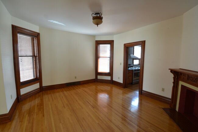 Dining Room - 596 Niagara St