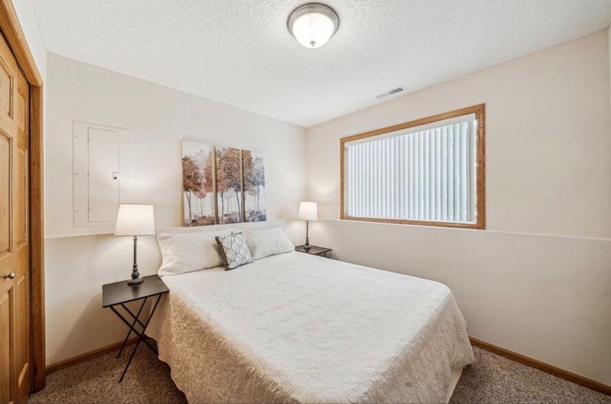 Building Photo - 8315 Cedarview Cir