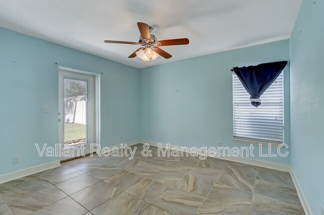 Building Photo - 2110 3rd St