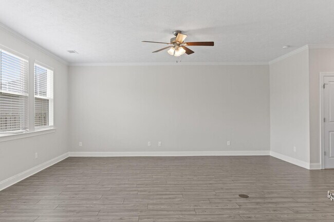 Building Photo - 912 Newburn Dr