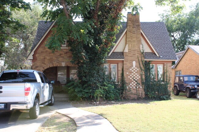 Primary Photo - 2615 22nd St