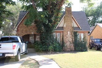 Building Photo - 2615 22nd St