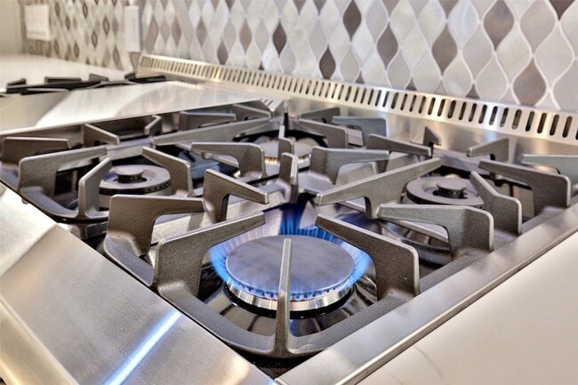 Building Photo - 15607 Memorial Dr