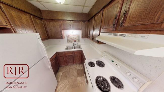 Primary Photo - 2 br, 1 bath Apartment - 104 6th St NE Apt 2