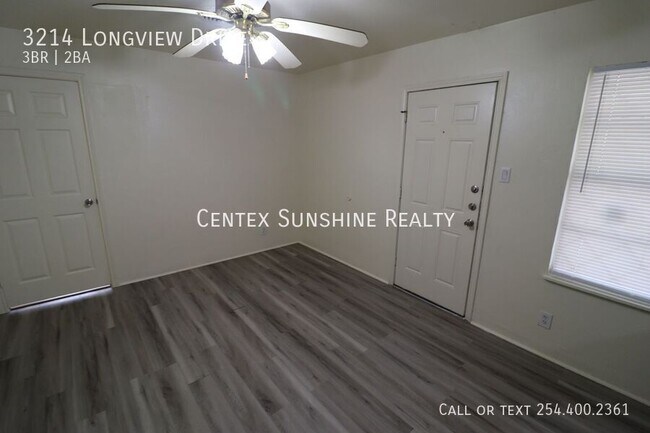 Building Photo - 3214 Longview Dr