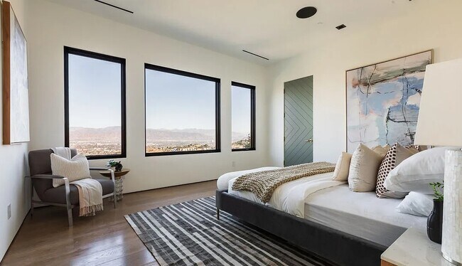 Building Photo - 13331 Mulholland Dr