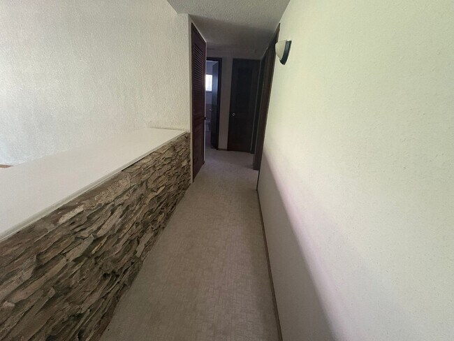 Building Photo - IMMEDIATE MOVE IN! Charming Vintage Sacramento 3 Bed / 1.5 Bath Home with Large Private Yard