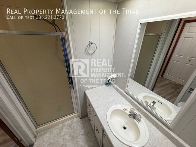 Building Photo - 102 Horseshoe Bend